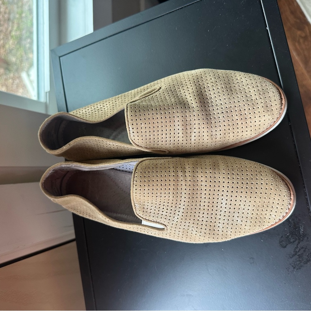 Johnston & Murphy Paulette Tan Perforated Suede Slip On Sneaker Women's 9